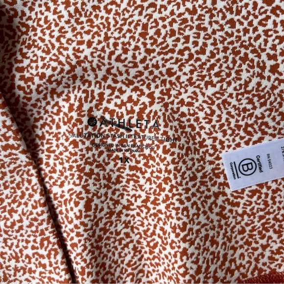 NEW Athleta Salutation Stash II Textured Tight Animal Print White Size 1X NWOT - Picture 6 of 6